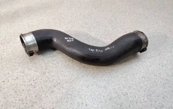 Mercedes-Benz CLS C218 X218 Intercooler hose/pipe