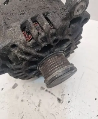 Volkswagen Golf VI Generator/alternator 03C903025D TG14C027 2607765A