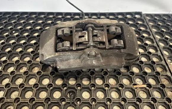 Audi Q7 4L Front brake caliper 7L6615150