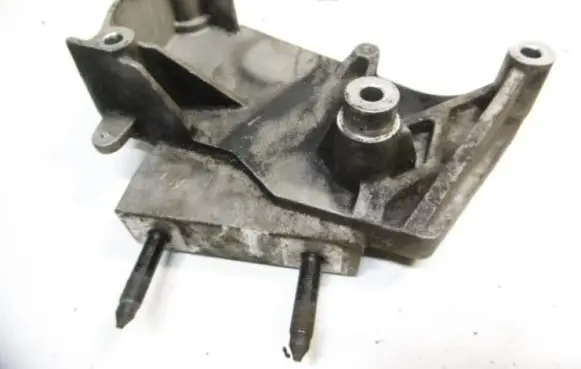 Engine mounting bracket