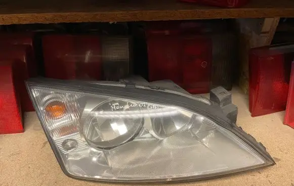 Ford Mondeo Mk III Headlight/headlamp 1305235545 0301174602