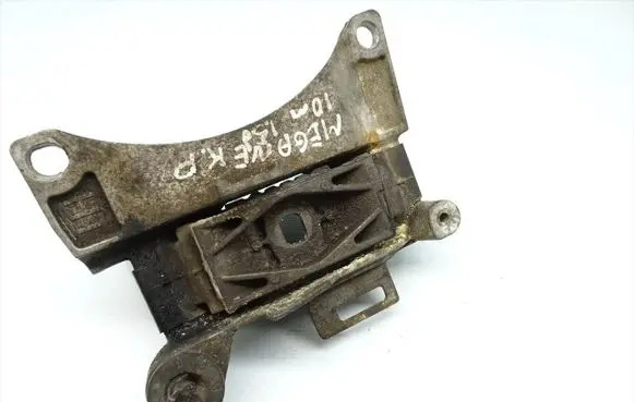 Renault Megane III Engine mount bracket