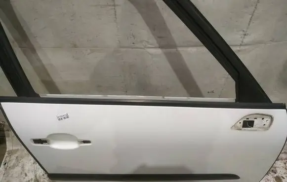 Citroen C4 I Picasso Front door glass trim molding 