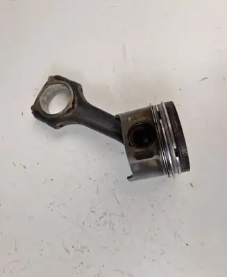 Mercedes-Benz Vito Viano W639 Piston with connecting rod
