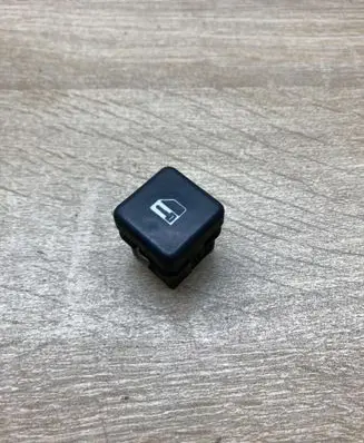 BMW 5 E39 Central locking switch button 8360828