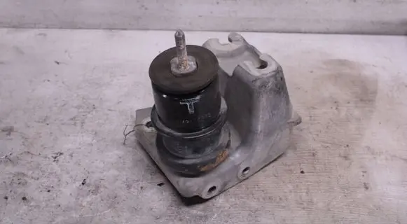 Subaru Outback (BS) Engine mount bracket 15122003