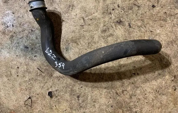 Engine coolant pipe/hose