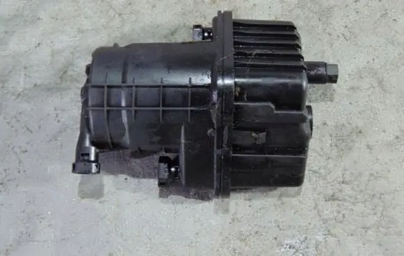 Renault Clio III Fuel filter housing 