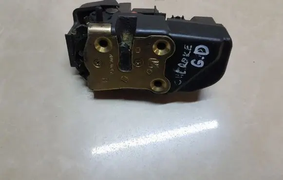 Jeep Grand Cherokee (WJ) Rear door lock