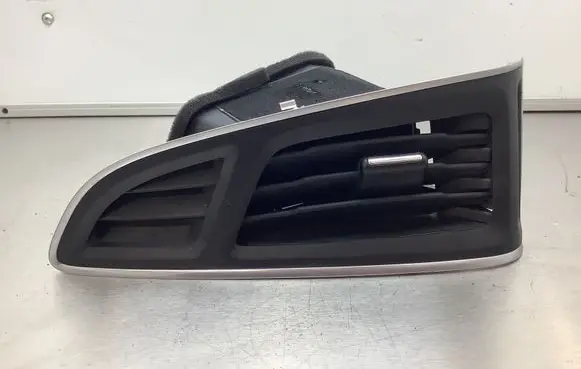 Ford Focus Dashboard side air vent grill/cover trim BM51018B09