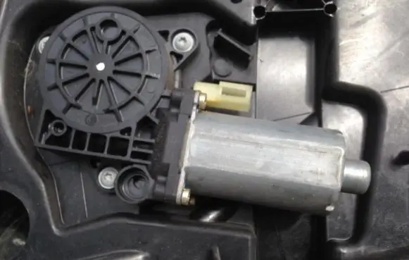 Ford Fusion Front door window regulator motor
