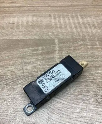 Volkswagen Touareg I Aerial antenna amplifier 7L6035552A VW756 FM2