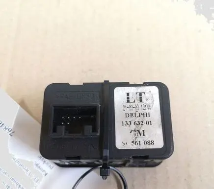 Opel Zafira A Electric window control switch 13363201