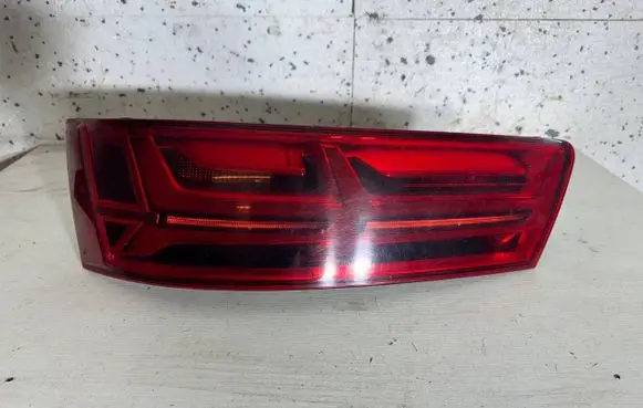 Audi Q7 4M Rear/tail lights 4M0945093E