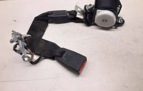 Mazda 6 Rear seatbelt T86247T 04370410