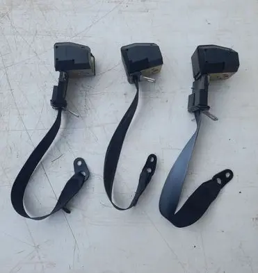 Middle seatbelt (rear)