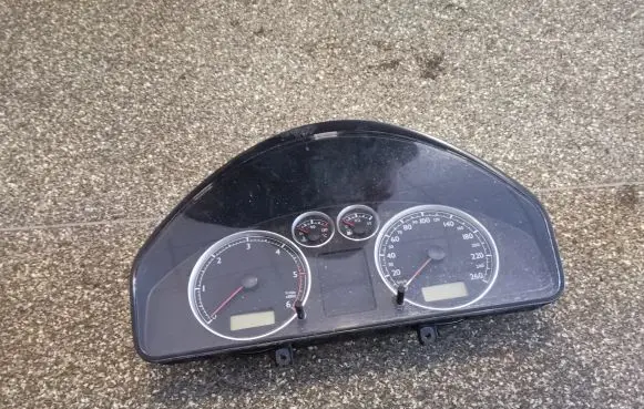 Volkswagen Sharan Speedometer (instrument cluster) 7M3920800H