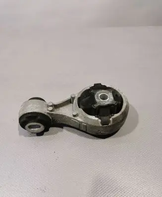 Nissan Qashqai Engine mount bracket