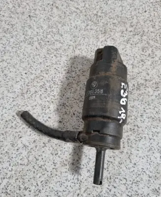 BMW 5 E39 Windscreen/windshield washer pump 1391358