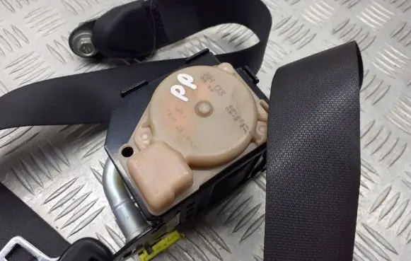 Mazda 6 Front seatbelt