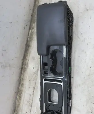 Jaguar XE Center console GMAUTO4574097