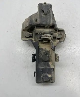 Volkswagen Touran I Tail light bulb cover holder 1T0945257D