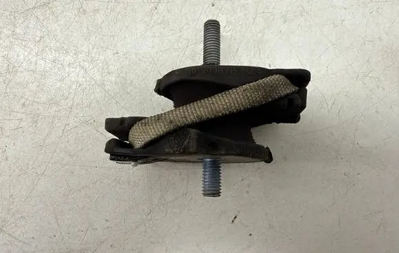 BMW 1 F20 F21 Gearbox mount 6796617