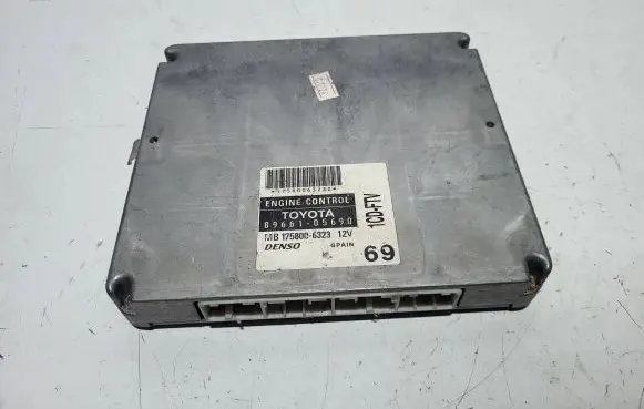 Toyota Avensis T250 Engine control unit/module 8966105690 1758006323 M1758006323