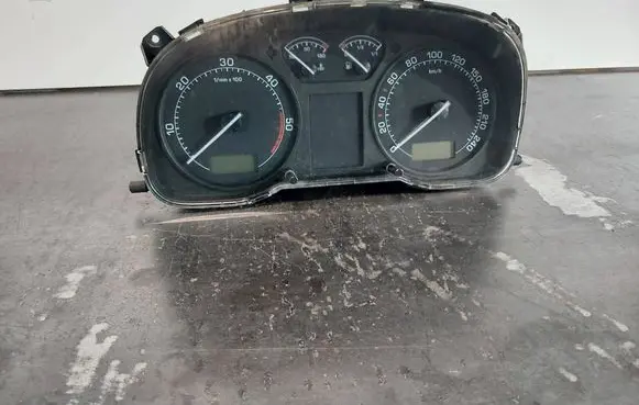 Speedometer (instrument cluster)