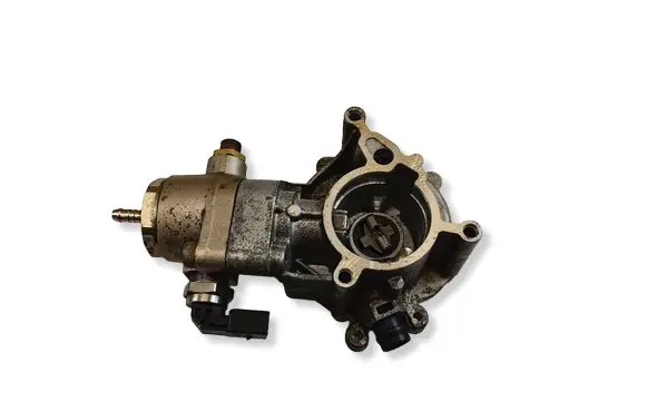 Volkswagen Golf VII Fuel injection high pressure pump 06L127027 06J145100F