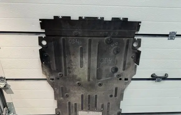 Land Rover Evoque II Engine splash shield/under tray K8D26B629ADOD4