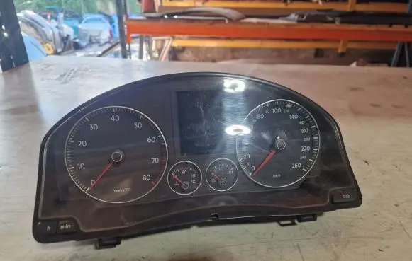 Volkswagen Golf V Speedometer (instrument cluster) 1K0920873A