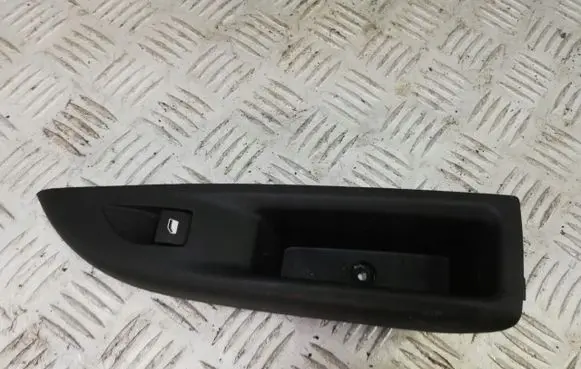 Opel Mokka X Electric window control switch