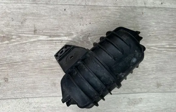 Vacuum air tank