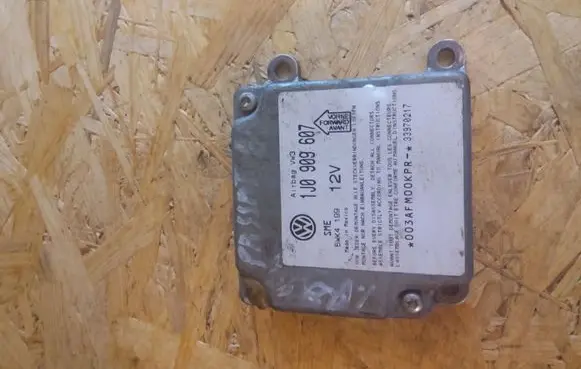 Volkswagen PASSAT B5.5 Airbag control unit/module 1J0909607 5WK4199