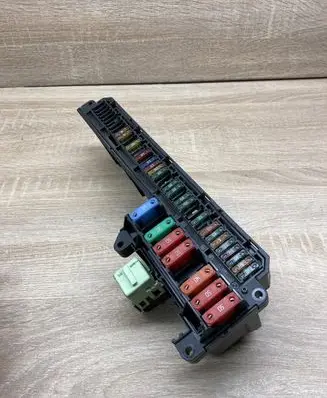 BMW 5 E60 E61 Fuse module 6957330