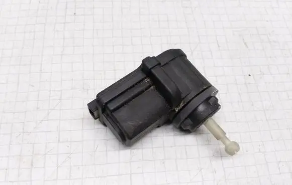 Volkswagen Golf IV Headlight level adjustment motor 1J0941295B