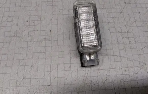 Volkswagen PASSAT B5 Other interior light 3B0947415