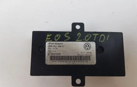Volkswagen Eos iPod connector socket 000051444K E11023596