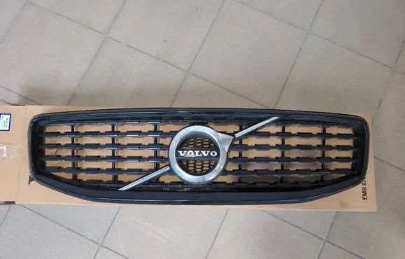 Volvo V60 Front bumper upper radiator grill 32368141