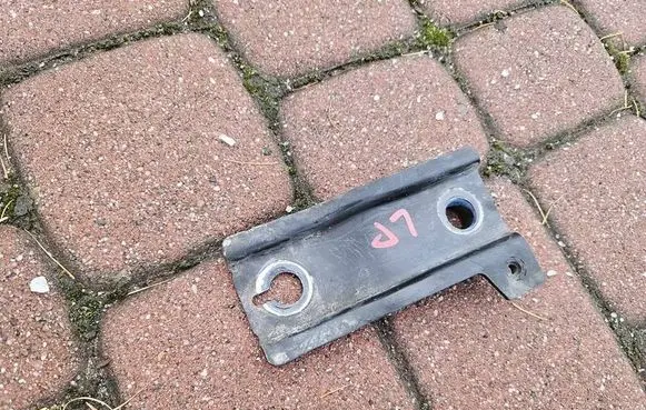 Opel Combo E Lower shock absorber bracket 