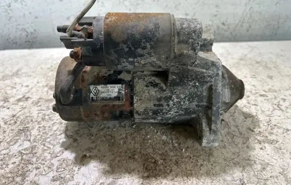 Renault Megane II Starter motor M000T87881 8200306595 J509