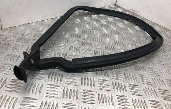 BMW 5 E60 E61 Engine compartment rubber 7034163