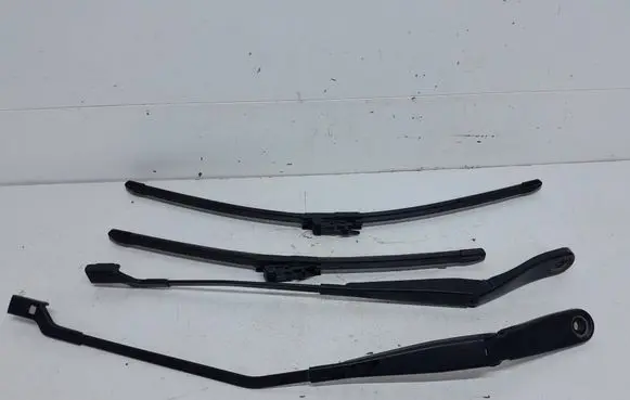 Volvo V60 Front wiper blade arm 30753505 30753504