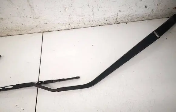 Honda Insight Front wiper blade arm 