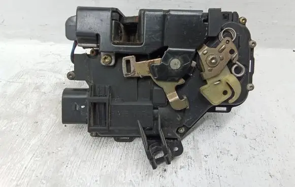Audi A4 S4 B6 8E 8H Front door lock 4B1837015G