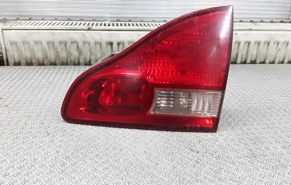 Tailgate rear/tail lights