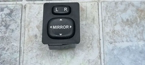 Toyota Auris 150 Wing mirror switch 769746F 183574