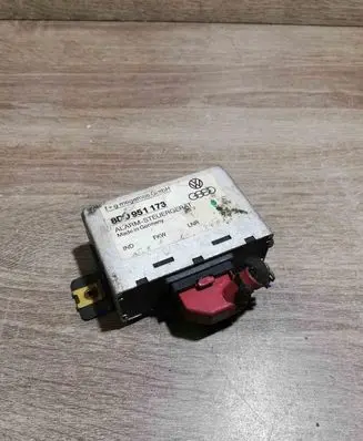 Audi A3 S3 8P Alarm control unit/module 8D0951173