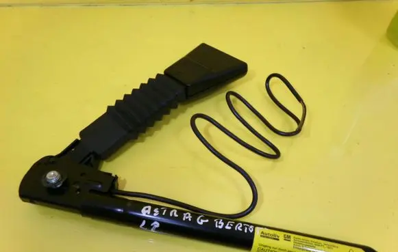 Opel Astra G Front seatbelt buckle 90560656